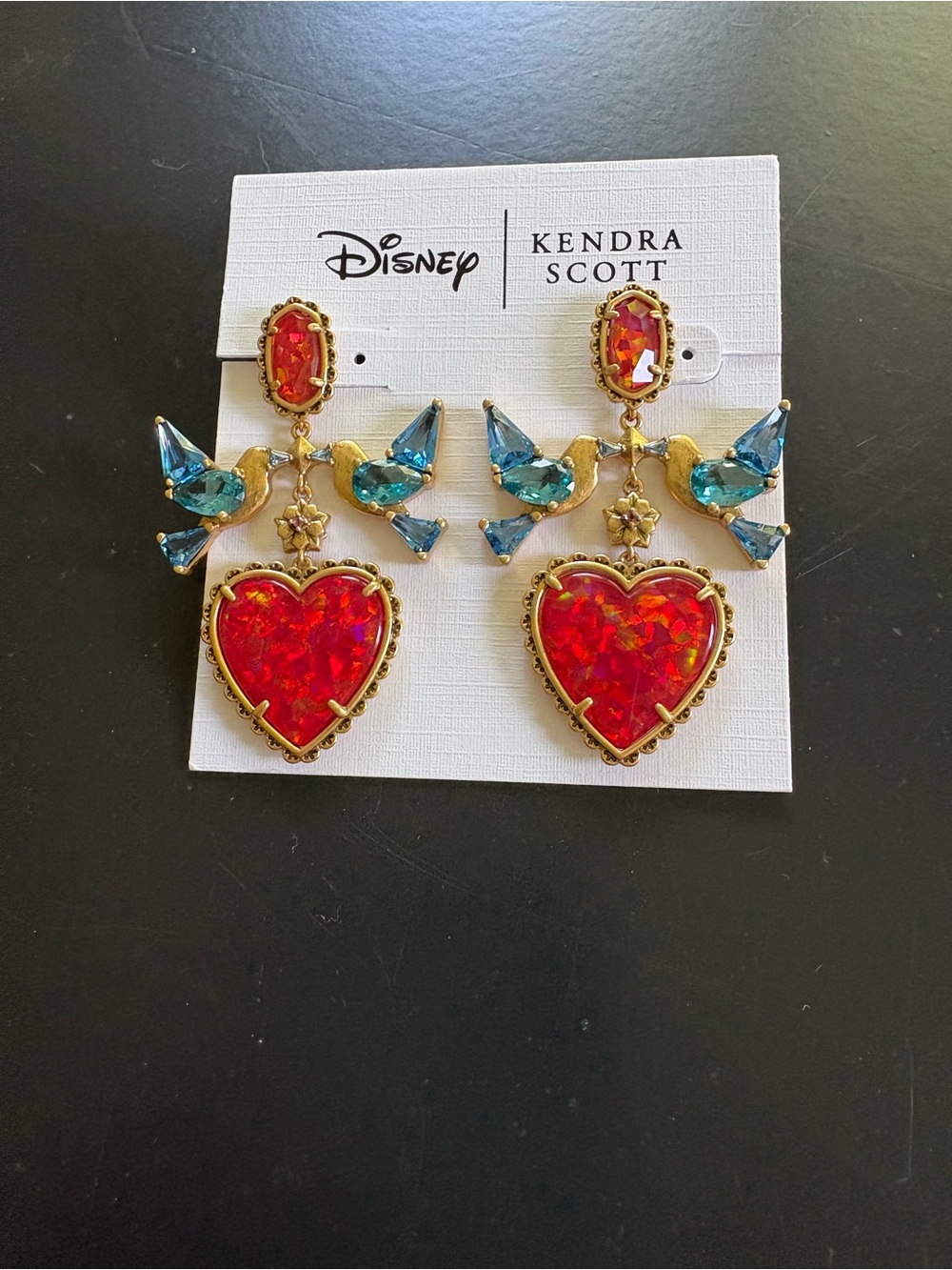 NWT Disney x Kendra Scott Snow White Heart Earrings